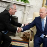 Fernández pide a Biden que siga apoyando a Argentina con el FMI