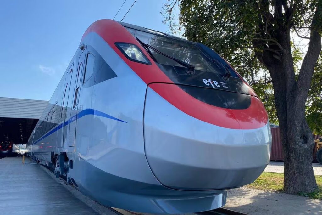 Chile estrena tren exprés: Santiago-Curicó en tiempo récord