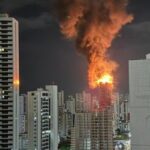 Incendio destruye edificio en construcción en Recife, Brasil
