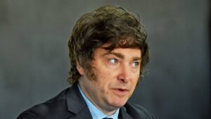 Congreso argentino restringe poder de decretos presidenciales