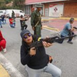 Venezuela entrena a civiles