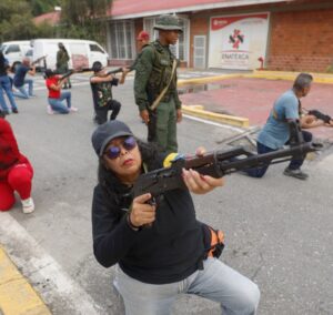 Venezuela entrena a civiles ante supuesta amenaza de EE.UU.