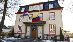 Venezuela cierra embajada tras Nobel a Machado