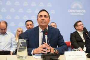 Gobierno de Argentina anuncia reforma laboral con salario dinámico