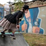 Cholitas skaters conquistan el asfalto en Bolivia