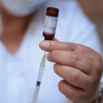 ¿Dónde y quiénes deben aplicarse la vacuna contra el sarampión en El Salvador?