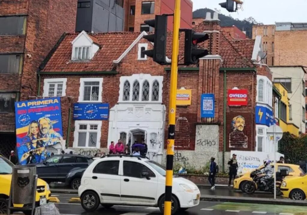 sede de Paloma Valencia vandalizada en Bogotá