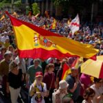 Miles protestan en España y exigen la renuncia de Pedro Sánchez