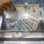 Colombia compra dólares al contado ante el próximo pago del swap