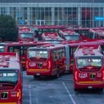 Caos en la movilidad de Bogotá por protestas y el volcamiento de un camión