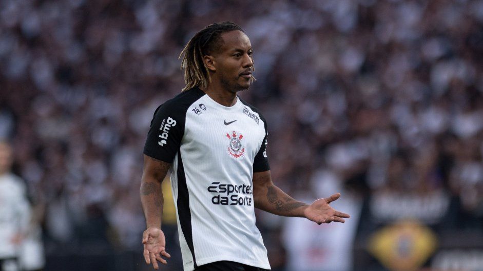 André Carrillo