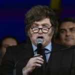 Milei decreta la expulsión de extranjeros que incurran en ofensas contra los argentinos