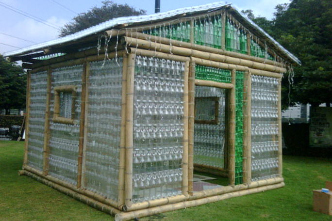casas de plástico reciclado