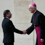 El presidente colombiano analiza la situación sociopolítica del país junto a León XIV