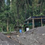 Entregan restos de víctimas halladas en campamento minero ilegal de Ecuador