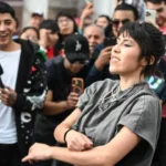 Las batallas de «farmear aura» saltan de las redes sociales a las plazas de Latinoamérica