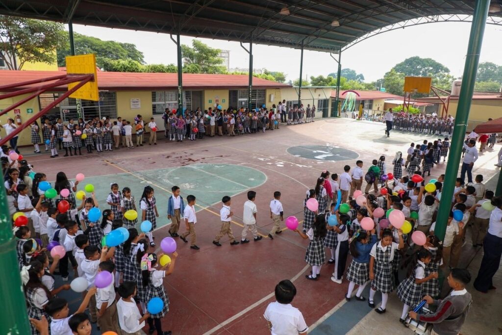 Cepal caída gasto educación