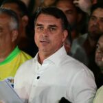 Flávio Bolsonaro denuncia prohibición para salir de Brasil y deberá entregar sus pasaportes